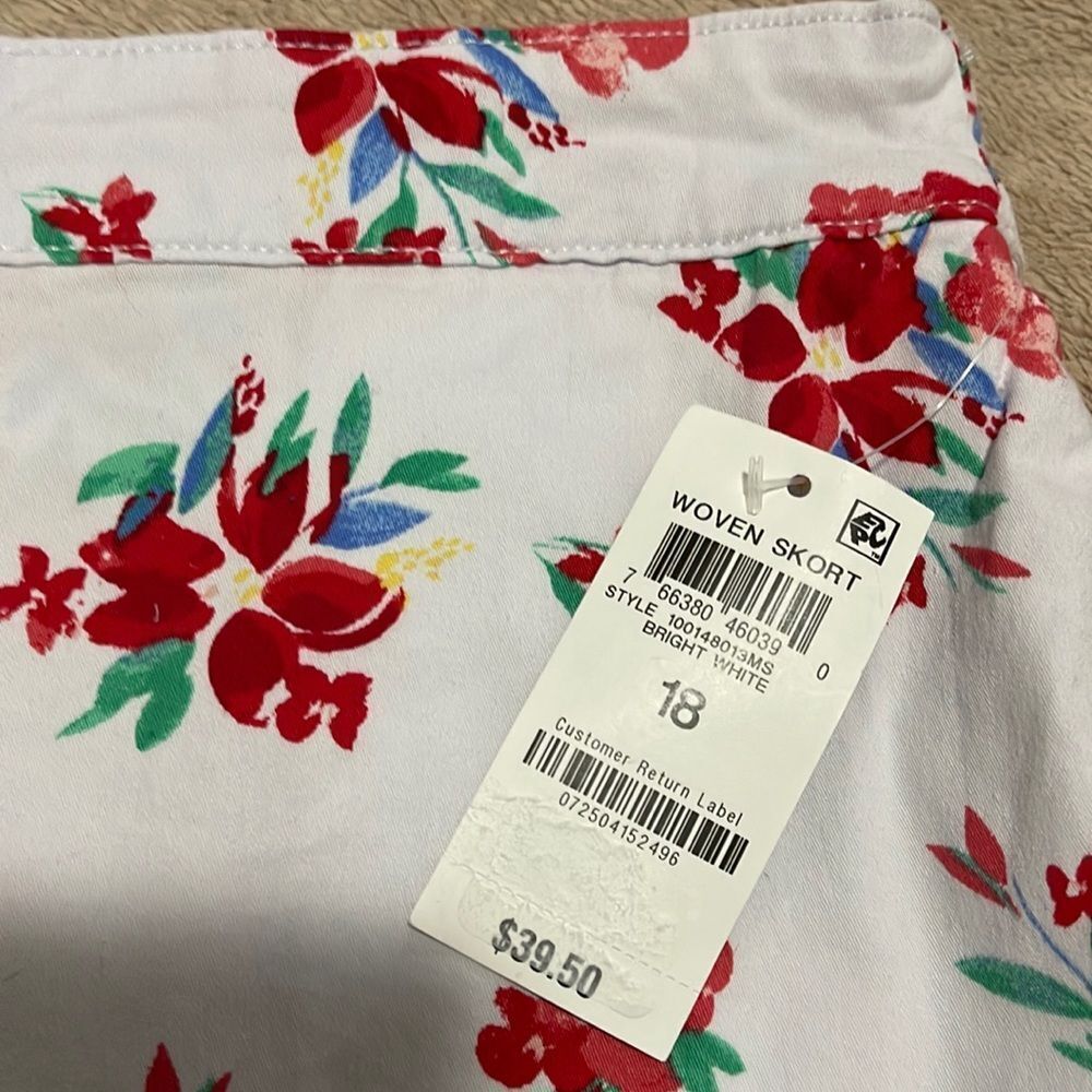 NWT- Karen Scott - 18. Floral  Skort - Picture 7 of 9